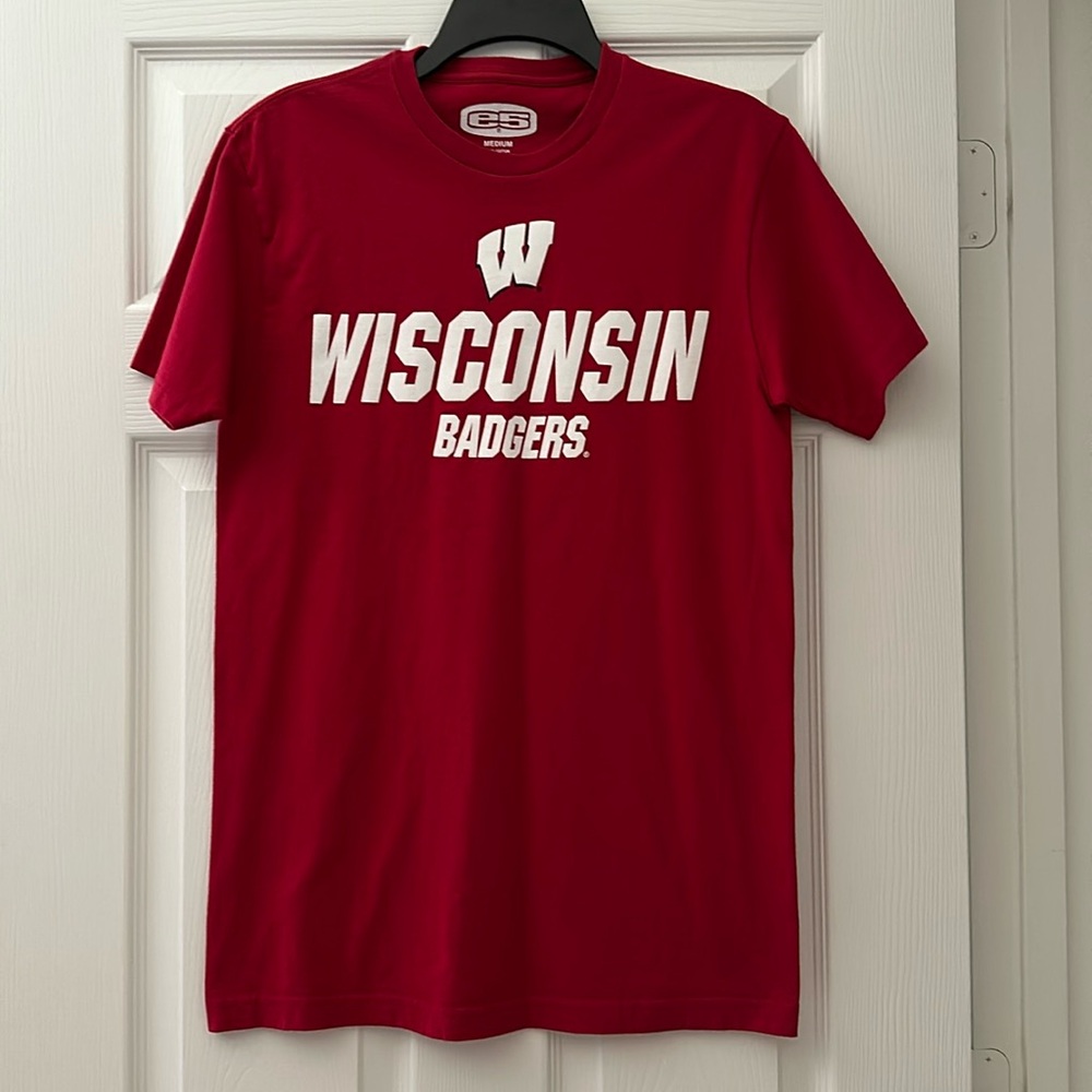 University of Wisconsin Badgers Red Short Sleeve T-Shirt Size Medium